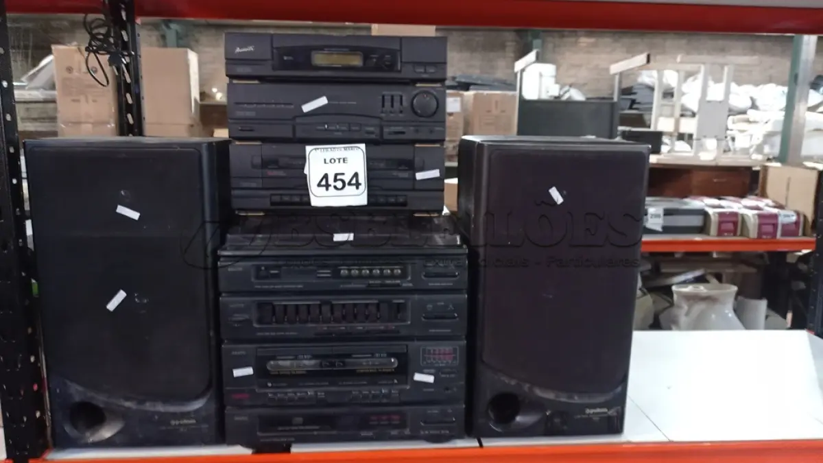 LOTE 454 - 01 APARELHO DE SOM 3X1 MARCA SANYO, 01 APARELHO DE SOM MARCA AVANTI E 02 CAIXAS DE SOM MARCA GRADIENTE. (NO ESTADO) ATENÇÃO! FAZER A VISITAÇÃO ANTES DE ARREMATAR, NÃO SABEMOS SE FUNCIONA, LEILÃO NÃO TEM GARANTIA E NEM DEVOLUÇÃO, SUJEITO A POSSÍVEIS AVARIAS VISÍVEIS/OCULTAS E/OU AUSÊNCIA DE COMPONENTES.