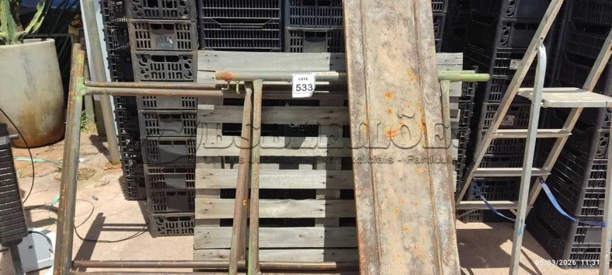LOTE 533 - 02 PEÇAS DE ANDAIME DE 1X1,5M, 02 PEÇAS DE ANDAIME DE 1X1M E 02 PISOS METÁLICOS DE 1,5M. (NO ESTADO) ATENÇÃO! FAZER A VISITAÇÃO ANTES DE ARREMATAR, NÃO SABEMOS SE FUNCIONA, LEILÃO NÃO TEM GARANTIA E NEM DEVOLUÇÃO, SUJEITO A POSSÍVEIS AVARIAS VISÍVEIS/OCULTAS E/OU AUSÊNCIA DE COMPONENTES.