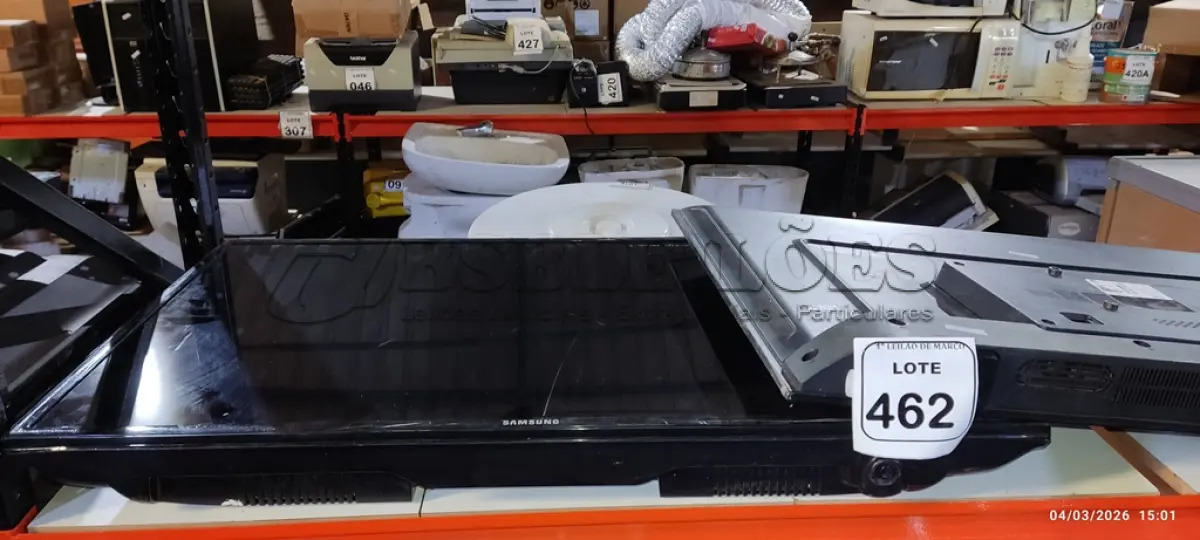 LOTE 462 - 01 TV 43’’ MARCA PHILIPS E 01 TV LCD 40’’ MARCA SAMSUNG. (NO ESTADO) ATENÇÃO! FAZER A VISITAÇÃO ANTES DE ARREMATAR, NÃO SABEMOS SE FUNCIONA, LEILÃO NÃO TEM GARANTIA E NEM DEVOLUÇÃO, SUJEITO A POSSÍVEIS AVARIAS VISÍVEIS/OCULTAS E/OU AUSÊNCIA DE COMPONENTES.