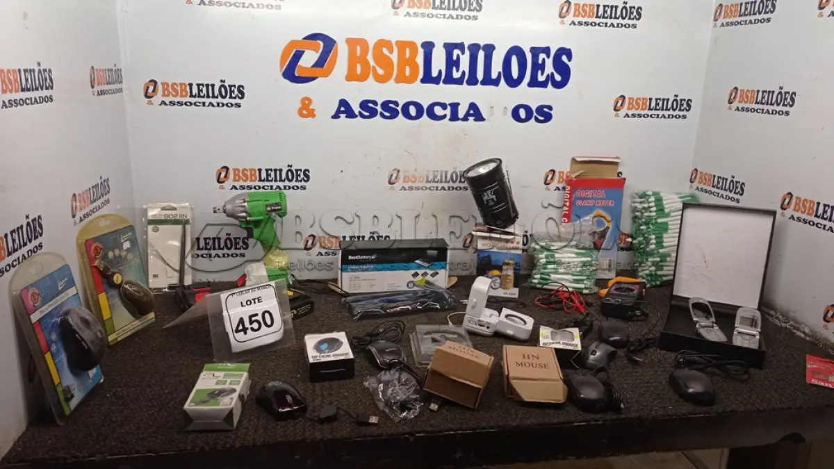 LOTE 450 - 01 BATERIA DE NOTEBOOK MARCA DELL, 01 PARAFUSADEIRA A BATERIA MARCA HAGRA, 02 BATERIAS DE PARAFUSADEIRA, VÁRIOS MOUSES, GRANDE QUANTIDADE DE CANETAS E MATERIAIS DIVERSOS. (NO ESTADO) ATENÇÃO! FAZER A VISITAÇÃO ANTES DE ARREMATAR, NÃO SABEMOS SE FUNCIONA, LEILÃO NÃO TEM GARANTIA E NEM DEVOLUÇÃO, SUJEITO A POSSÍVEIS AVARIAS VISÍVEIS/OCULTAS E/OU AUSÊNCIA DE COMPONENTES.