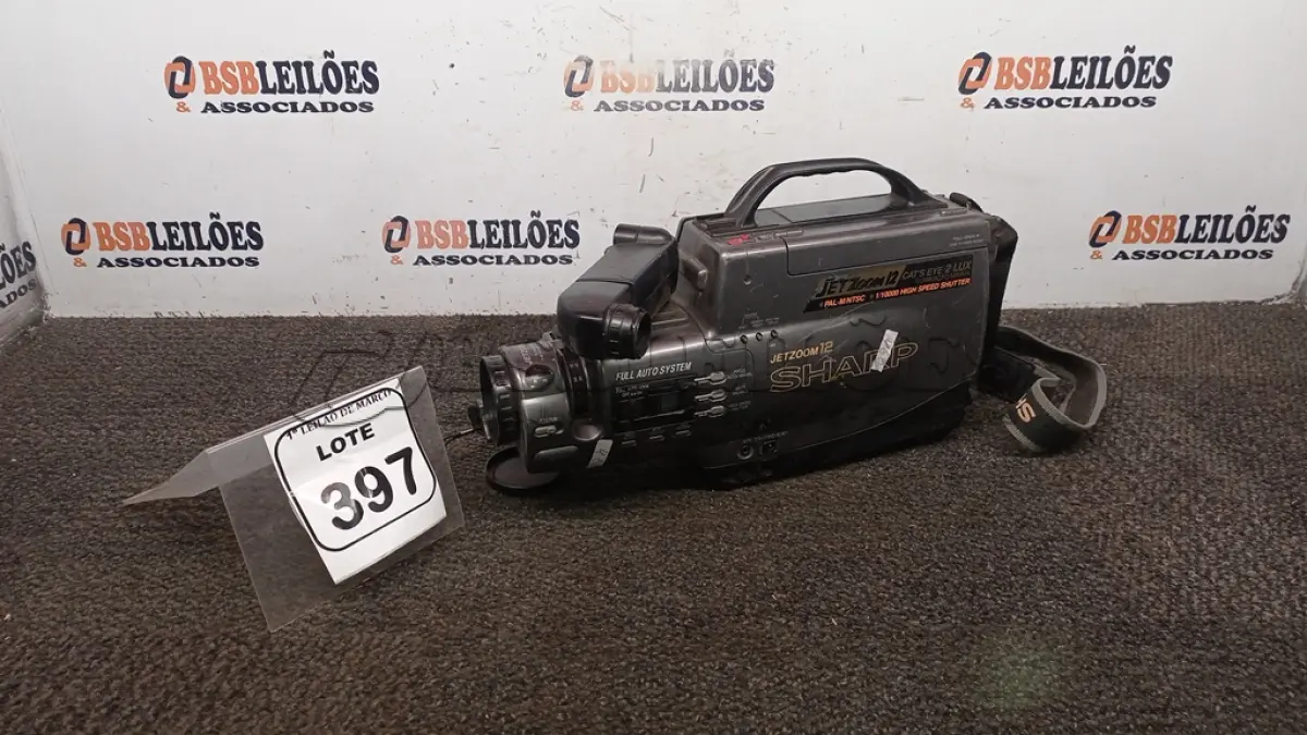 LOTE 397 - 01 FILMADORA ANTIGA MODELO JETZOOM12 MARCA SHARP. (NO ESTADO) ATENÇÃO! FAZER A VISITAÇÃO ANTES DE ARREMATAR, NÃO SABEMOS SE FUNCIONA, LEILÃO NÃO TEM GARANTIA E NEM DEVOLUÇÃO, SUJEITO A POSSÍVEIS AVARIAS VISÍVEIS/OCULTAS E/OU AUSÊNCIA DE COMPONENTES.
