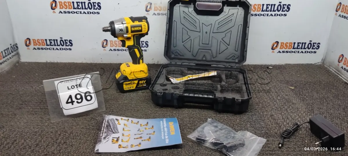 LOTE 496 - 01 CHAVE DE IMPACTO 88V COM CARREGADOR ACESSÓRIOS E MALETA. (NO ESTADO) ATENÇÃO! FAZER A VISITAÇÃO ANTES DE ARREMATAR, NÃO SABEMOS SE FUNCIONA, LEILÃO NÃO TEM GARANTIA E NEM DEVOLUÇÃO, SUJEITO A POSSÍVEIS AVARIAS VISÍVEIS/OCULTAS E/OU AUSÊNCIA DE COMPONENTES.