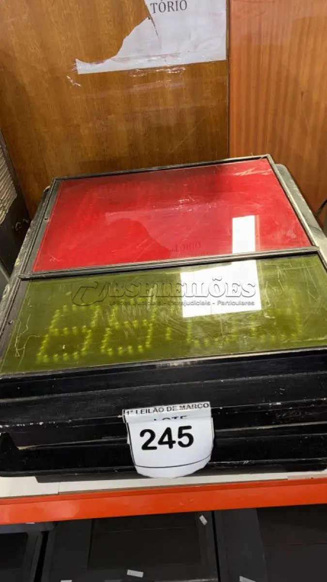 LOTE 245 - 02 PAINÉIS DE SENHA LUMINOSOS. (NO ESTADO) ATENÇÃO! FAZER A VISITAÇÃO ANTES DE ARREMATAR, NÃO SABEMOS SE FUNCIONA, LEILÃO NÃO TEM GARANTIA E NEM DEVOLUÇÃO, SUJEITO A POSSÍVEIS AVARIAS VISÍVEIS/OCULTAS E/OU AUSÊNCIA DE COMPONENTES.