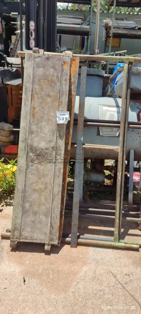 LOTE 531 - 02 PEÇAS DE ANDAIME DE 1X1,5M, 02 PEÇAS DE ANDAIME DE 1X1M E 02 PISOS METÁLICOS DE 1,5M. (NO ESTADO) ATENÇÃO! FAZER A VISITAÇÃO ANTES DE ARREMATAR, NÃO SABEMOS SE FUNCIONA, LEILÃO NÃO TEM GARANTIA E NEM DEVOLUÇÃO, SUJEITO A POSSÍVEIS AVARIAS VISÍVEIS/OCULTAS E/OU AUSÊNCIA DE COMPONENTES.