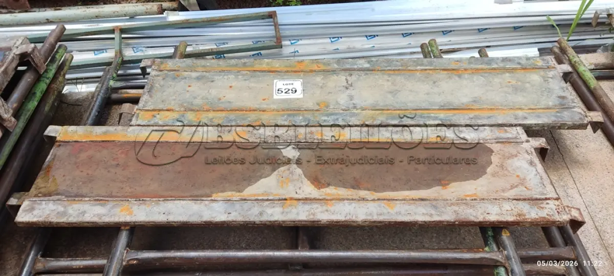 LOTE 529 - 02 PEÇAS DE ANDAIME DE 1X1,5M, 02 PEÇAS DE ANDAIME DE 1X1M E 02 PISOS METÁLICOS DE 1,5M. (NO ESTADO) ATENÇÃO! FAZER A VISITAÇÃO ANTES DE ARREMATAR, NÃO SABEMOS SE FUNCIONA, LEILÃO NÃO TEM GARANTIA E NEM DEVOLUÇÃO, SUJEITO A POSSÍVEIS AVARIAS VISÍVEIS/OCULTAS E/OU AUSÊNCIA DE COMPONENTES.