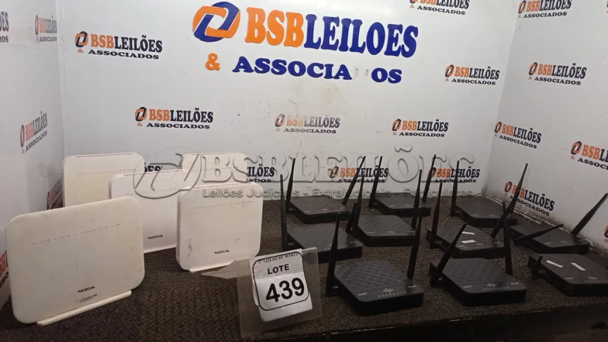 LOTE 439 - 15 ROTEADORES DE MARCAS E MODELOS DIVERSOS. (NO ESTADO) ATENÇÃO! FAZER A VISITAÇÃO ANTES DE ARREMATAR, NÃO SABEMOS SE FUNCIONA, LEILÃO NÃO TEM GARANTIA E NEM DEVOLUÇÃO, SUJEITO A POSSÍVEIS AVARIAS VISÍVEIS/OCULTAS E/OU AUSÊNCIA DE COMPONENTES.