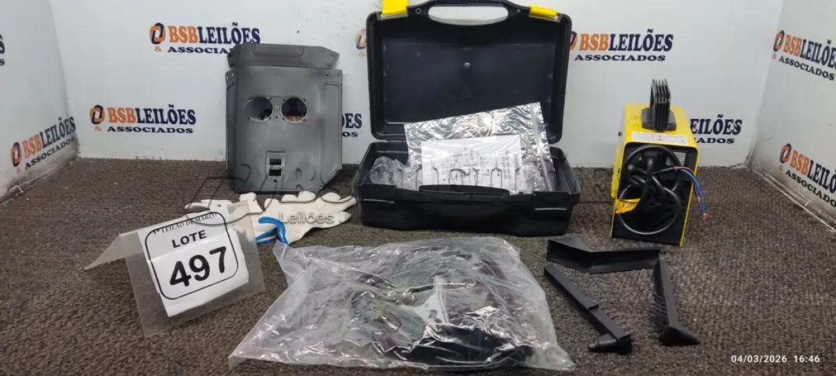 LOTE 497 - 01 MÁQUINA DE SOLDA 220V COM MALETA E ACESSÓRIOS MÁSCARA, LUVAS, ESCOVA, ALICATE DE SOLDA E GRAMPO DE ATERRAMENTO (PRODUTO NOVO). (NO ESTADO) ATENÇÃO! FAZER A VISITAÇÃO ANTES DE ARREMATAR, NÃO SABEMOS SE FUNCIONA, LEILÃO NÃO TEM GARANTIA E NEM DEVOLUÇÃO, SUJEITO A POSSÍVEIS AVARIAS VISÍVEIS/OCULTAS E/OU AUSÊNCIA DE COMPONENTES.