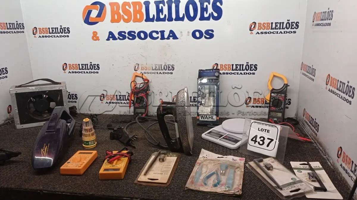 LOTE 437 - 01 CAIXA COM VÁRIOS MULTÍMETROS, 01 JOGO DE ALICATES DE UNHA, 01 BALANÇA, 01 FERRO DE PASSAR, 01 PRANCHA DE CABELO E MATERIAIS DIVERSOS. (NO ESTADO) ATENÇÃO! FAZER A VISITAÇÃO ANTES DE ARREMATAR, NÃO SABEMOS SE FUNCIONA, LEILÃO NÃO TEM GARANTIA E NEM DEVOLUÇÃO, SUJEITO A POSSÍVEIS AVARIAS VISÍVEIS/OCULTAS E/OU AUSÊNCIA DE COMPONENTES.