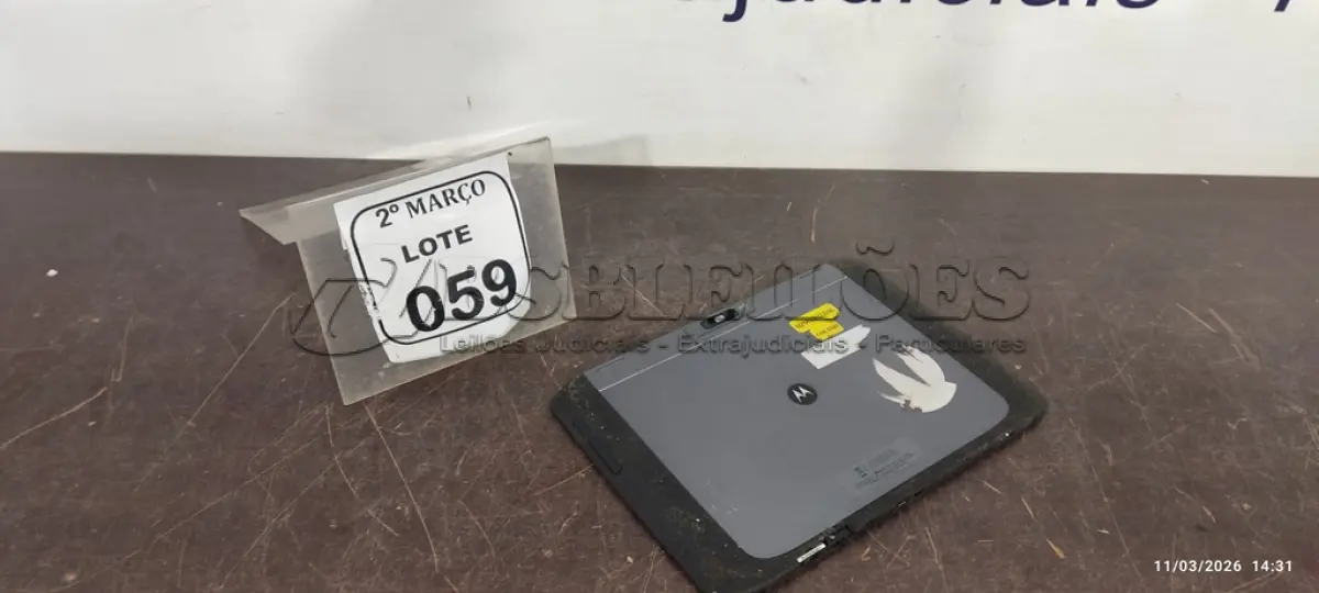 LOTE 059 - 01 TABLET MARCA MOTOROLA. (NO ESTADO) ATENÇÃO! FAZER A VISITAÇÃO ANTES DE ARREMATAR, NÃO SABEMOS SE FUNCIONA, LEILÃO NÃO TEM GARANTIA E NEM DEVOLUÇÃO, SUJEITO A POSSÍVEIS AVARIAS VISÍVEIS/OCULTAS E/OU AUSÊNCIA DE COMPONENTES.