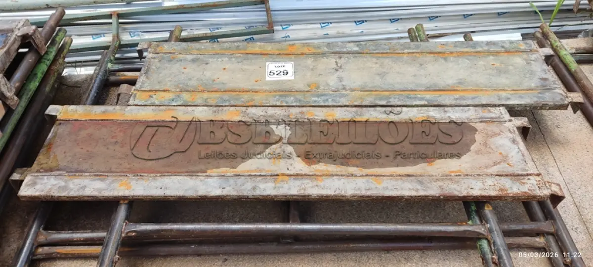 LOTE 529 - 02 PEÇAS DE ANDAIME DE 1X1,5M, 02 PEÇAS DE ANDAIME DE 1X1M E 02 PISOS METÁLICOS DE 1,5M. (NO ESTADO) ATENÇÃO! FAZER A VISITAÇÃO ANTES DE ARREMATAR, NÃO SABEMOS SE FUNCIONA, LEILÃO NÃO TEM GARANTIA E NEM DEVOLUÇÃO, SUJEITO A POSSÍVEIS AVARIAS VISÍVEIS/OCULTAS E/OU AUSÊNCIA DE COMPONENTES.