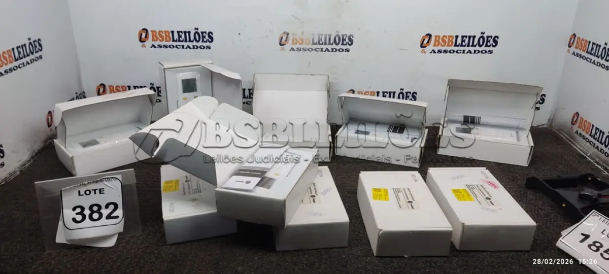 LOTE 382 - 10 CONTROLES DE AR CONDICIONADO MARCA TRANE. (NO ESTADO) ATENÇÃO! FAZER A VISITAÇÃO ANTES DE ARREMATAR, NÃO SABEMOS SE FUNCIONA, LEILÃO NÃO TEM GARANTIA E NEM DEVOLUÇÃO, SUJEITO A POSSÍVEIS AVARIAS VISÍVEIS/OCULTAS E/OU AUSÊNCIA DE COMPONENTES.