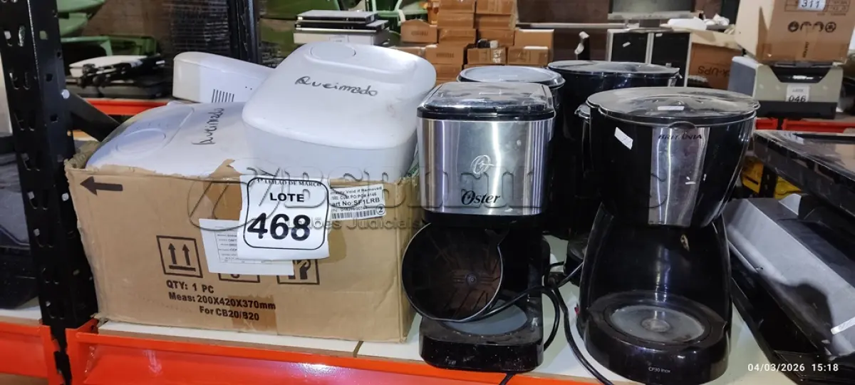 LOTE 468 - 04 CAFETEIRAS E 01 CAIXA COM VÁRIAS CENTRAIS ELÉTRICAS DE MARCAS E MODELOS DIVERSOS. (NO ESTADO) ATENÇÃO! FAZER A VISITAÇÃO ANTES DE ARREMATAR, NÃO SABEMOS SE FUNCIONA, LEILÃO NÃO TEM GARANTIA E NEM DEVOLUÇÃO, SUJEITO A POSSÍVEIS AVARIAS VISÍVEIS/OCULTAS E/OU AUSÊNCIA DE COMPONENTES.