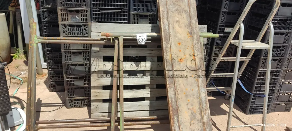 LOTE 533 - 02 PEÇAS DE ANDAIME DE 1X1,5M, 02 PEÇAS DE ANDAIME DE 1X1M E 02 PISOS METÁLICOS DE 1,5M. (NO ESTADO) ATENÇÃO! FAZER A VISITAÇÃO ANTES DE ARREMATAR, NÃO SABEMOS SE FUNCIONA, LEILÃO NÃO TEM GARANTIA E NEM DEVOLUÇÃO, SUJEITO A POSSÍVEIS AVARIAS VISÍVEIS/OCULTAS E/OU AUSÊNCIA DE COMPONENTES.