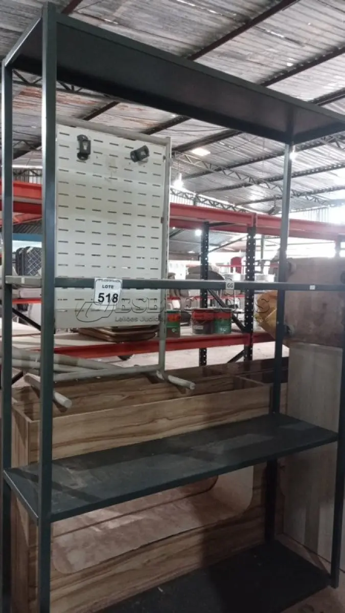LOTE 518 - 01 ESTANTE DE FERRO DE 1,50X2,25M. (NO ESTADO) ATENÇÃO! FAZER A VISITAÇÃO ANTES DE ARREMATAR, NÃO SABEMOS SE FUNCIONA, LEILÃO NÃO TEM GARANTIA E NEM DEVOLUÇÃO, SUJEITO A POSSÍVEIS AVARIAS VISÍVEIS/OCULTAS E/OU AUSÊNCIA DE COMPONENTES.