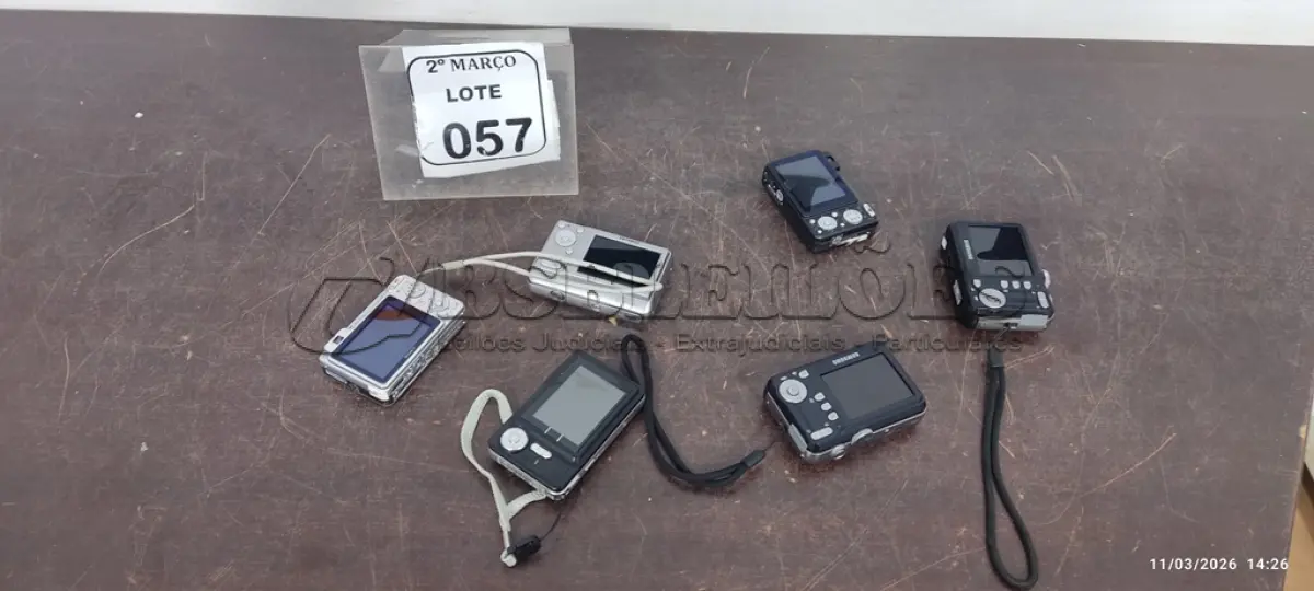 LOTE 057 - 06 CÂMERAS DIGITAIS DE MARCAS E MODELOS DIVERSOS. (NO ESTADO) ATENÇÃO! FAZER A VISITAÇÃO ANTES DE ARREMATAR, NÃO SABEMOS SE FUNCIONA, LEILÃO NÃO TEM GARANTIA E NEM DEVOLUÇÃO, SUJEITO A POSSÍVEIS AVARIAS VISÍVEIS/OCULTAS E/OU AUSÊNCIA DE COMPONENTES.