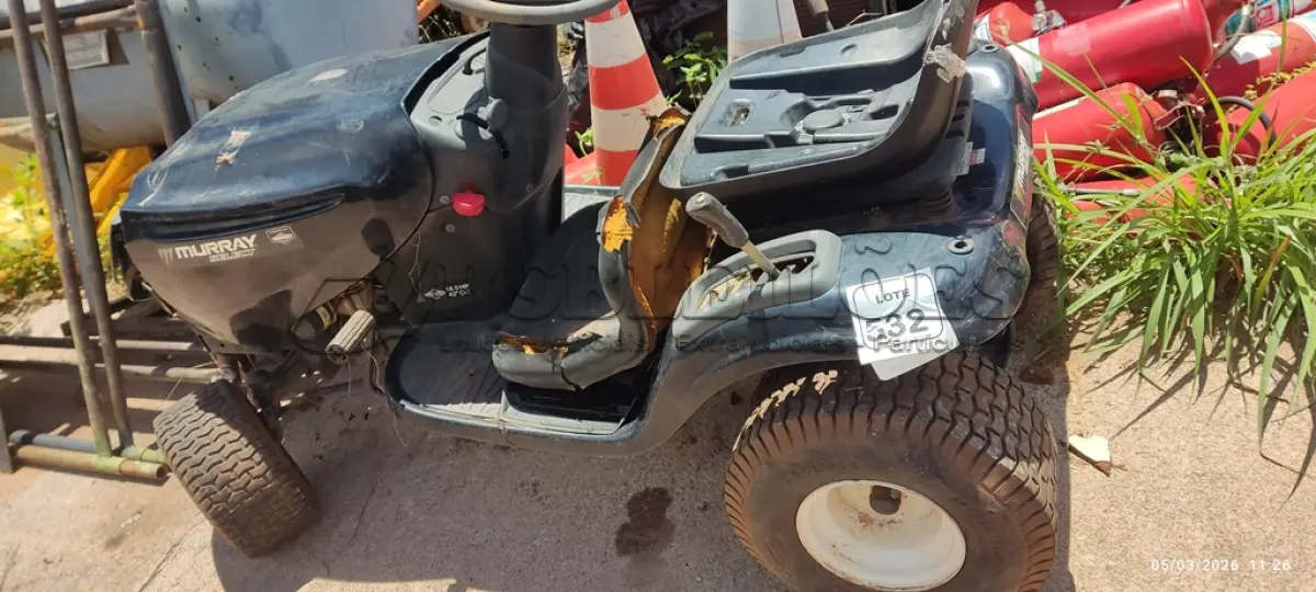 LOTE 532 - 01 TRATOR CORTADOR DE GRAMA MARCA MURRAY. (NO ESTADO) ATENÇÃO! FAZER A VISITAÇÃO ANTES DE ARREMATAR, NÃO SABEMOS SE FUNCIONA, LEILÃO NÃO TEM GARANTIA E NEM DEVOLUÇÃO, SUJEITO A POSSÍVEIS AVARIAS VISÍVEIS/OCULTAS E/OU AUSÊNCIA DE COMPONENTES.