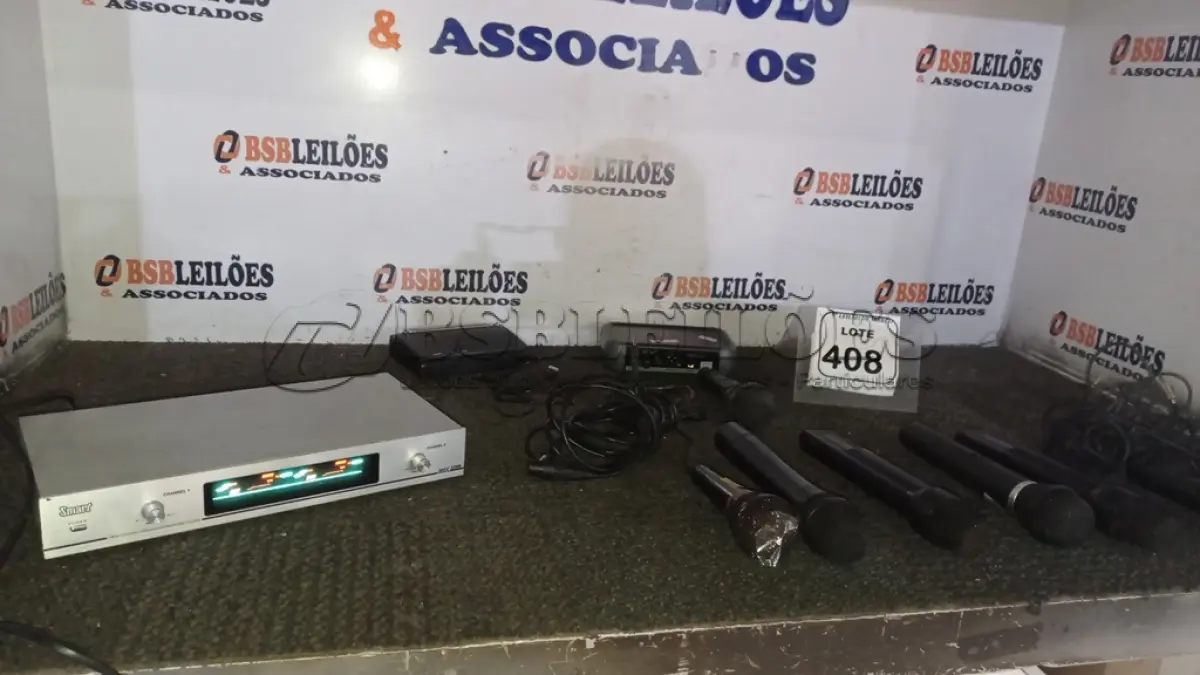 LOTE 408 - 03 RECEPTORES DE MICROFONE E 08 MICROFONES DE MARCAS E MODELOS DIVERSOS. (NO ESTADO) ATENÇÃO! FAZER A VISITAÇÃO ANTES DE ARREMATAR, NÃO SABEMOS SE FUNCIONA, LEILÃO NÃO TEM GARANTIA E NEM DEVOLUÇÃO, SUJEITO A POSSÍVEIS AVARIAS VISÍVEIS/OCULTAS E/OU AUSÊNCIA DE COMPONENTES.
