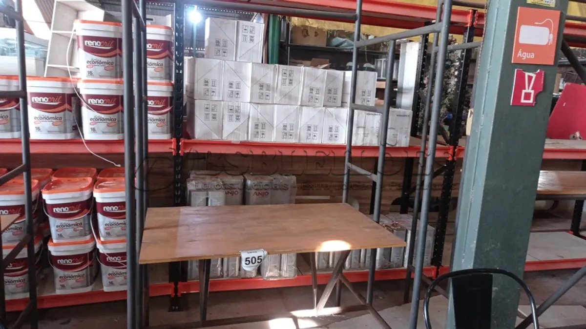 LOTE 505 - 01 ESTANTE DE FERRO TUBULAR COM 01 DIVISÃO. (NO ESTADO) ATENÇÃO! FAZER A VISITAÇÃO ANTES DE ARREMATAR, NÃO SABEMOS SE FUNCIONA, LEILÃO NÃO TEM GARANTIA E NEM DEVOLUÇÃO, SUJEITO A POSSÍVEIS AVARIAS VISÍVEIS/OCULTAS E/OU AUSÊNCIA DE COMPONENTES.