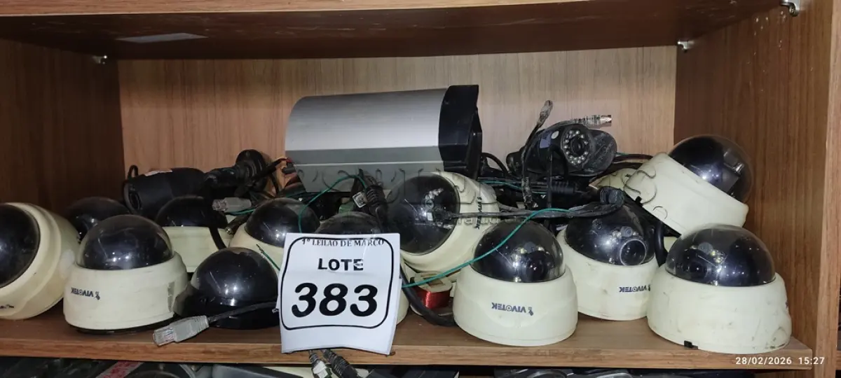 LOTE 383 - 01 LOTE COM VÁRIAS CÂMERAS DE MONITORAMENTO DE MARCAS E MODELOS DIVERSOS. (NO ESTADO) ATENÇÃO! FAZER A VISITAÇÃO ANTES DE ARREMATAR, NÃO SABEMOS SE FUNCIONA, LEILÃO NÃO TEM GARANTIA E NEM DEVOLUÇÃO, SUJEITO A POSSÍVEIS AVARIAS VISÍVEIS/OCULTAS E/OU AUSÊNCIA DE COMPONENTES.