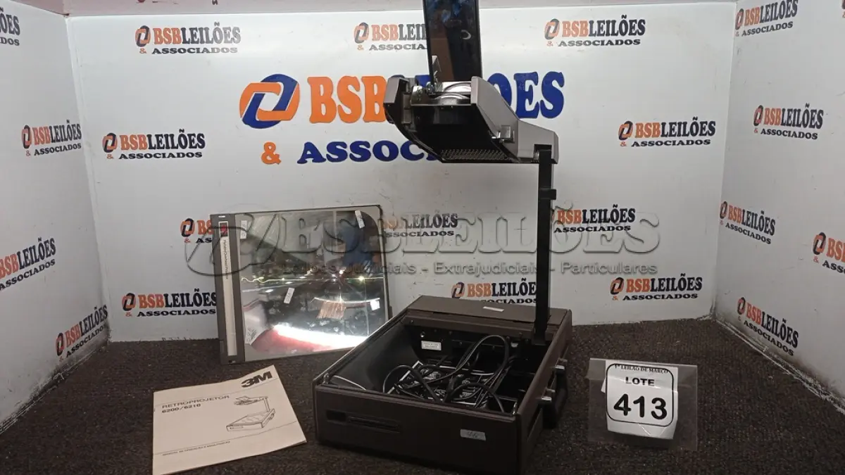 LOTE 413 - 01 RETROPROJETOR MARCA 3M. (NO ESTADO) ATENÇÃO! FAZER A VISITAÇÃO ANTES DE ARREMATAR, NÃO SABEMOS SE FUNCIONA, LEILÃO NÃO TEM GARANTIA E NEM DEVOLUÇÃO, SUJEITO A POSSÍVEIS AVARIAS VISÍVEIS/OCULTAS E/OU AUSÊNCIA DE COMPONENTES.