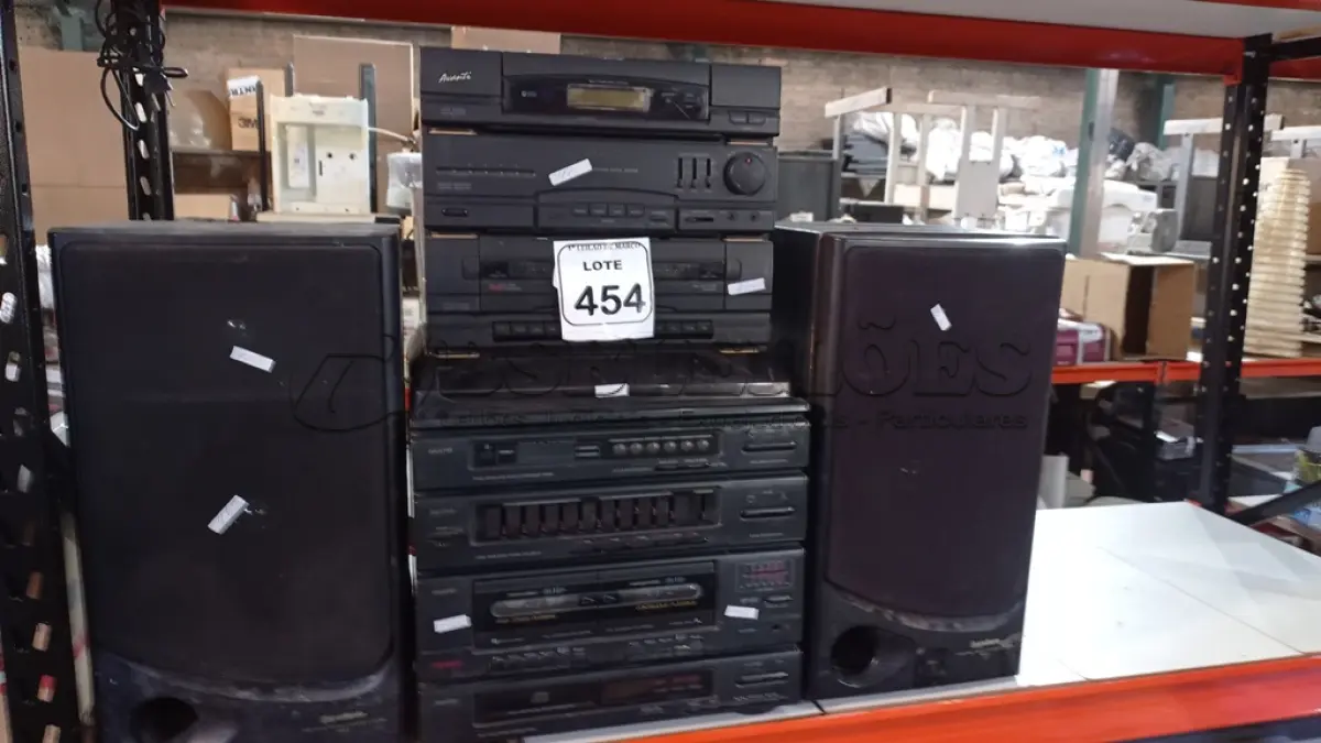 LOTE 454 - 01 APARELHO DE SOM 3X1 MARCA SANYO, 01 APARELHO DE SOM MARCA AVANTI E 02 CAIXAS DE SOM MARCA GRADIENTE. (NO ESTADO) ATENÇÃO! FAZER A VISITAÇÃO ANTES DE ARREMATAR, NÃO SABEMOS SE FUNCIONA, LEILÃO NÃO TEM GARANTIA E NEM DEVOLUÇÃO, SUJEITO A POSSÍVEIS AVARIAS VISÍVEIS/OCULTAS E/OU AUSÊNCIA DE COMPONENTES.