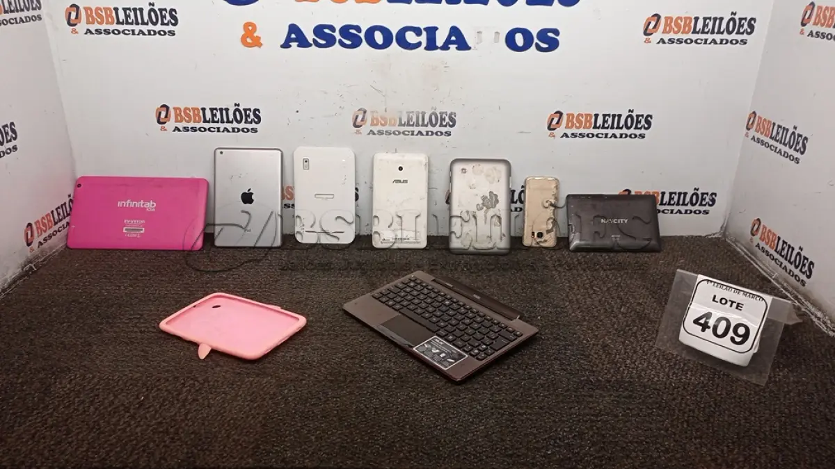 LOTE 409 - 01 CELULAR MARCA SAMSUNG E 06 TABLETS DE MARCAS E MODELOS DIVERSOS. (NO ESTADO) ATENÇÃO! FAZER A VISITAÇÃO ANTES DE ARREMATAR, NÃO SABEMOS SE FUNCIONA, LEILÃO NÃO TEM GARANTIA E NEM DEVOLUÇÃO, SUJEITO A POSSÍVEIS AVARIAS VISÍVEIS/OCULTAS E/OU AUSÊNCIA DE COMPONENTES.