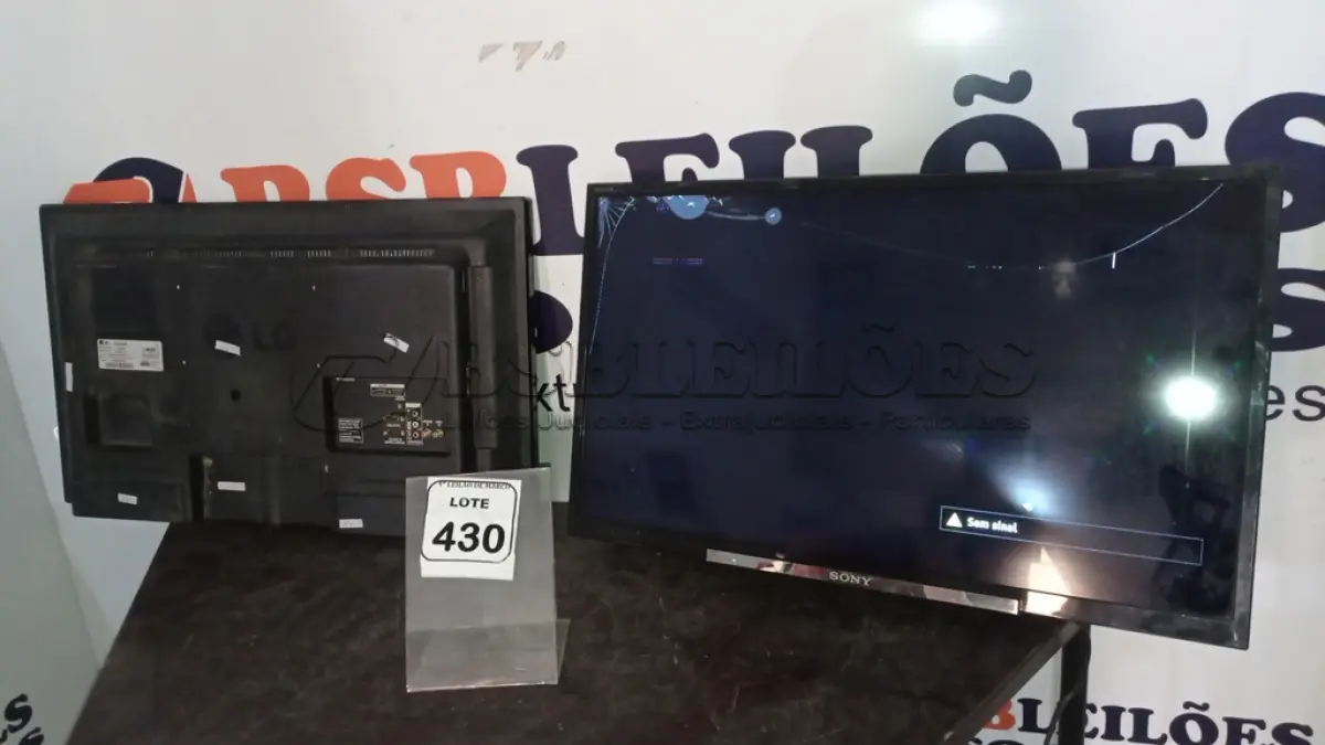 LOTE 430 - 02 TVS LCD 32’’ MARCAS SONY E LG. (NO ESTADO) ATENÇÃO! FAZER A VISITAÇÃO ANTES DE ARREMATAR, NÃO SABEMOS SE FUNCIONA, LEILÃO NÃO TEM GARANTIA E NEM DEVOLUÇÃO, SUJEITO A POSSÍVEIS AVARIAS VISÍVEIS/OCULTAS E/OU AUSÊNCIA DE COMPONENTES.