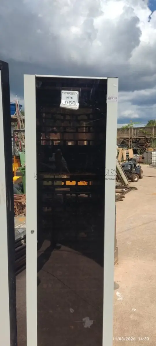 LOTE 060 - 01 RACK PARA SERVIDORES. (NO ESTADO) ATENÇÃO! FAZER A VISITAÇÃO ANTES DE ARREMATAR, NÃO SABEMOS SE FUNCIONA, LEILÃO NÃO TEM GARANTIA E NEM DEVOLUÇÃO, SUJEITO A POSSÍVEIS AVARIAS VISÍVEIS/OCULTAS E/OU AUSÊNCIA DE COMPONENTES.
