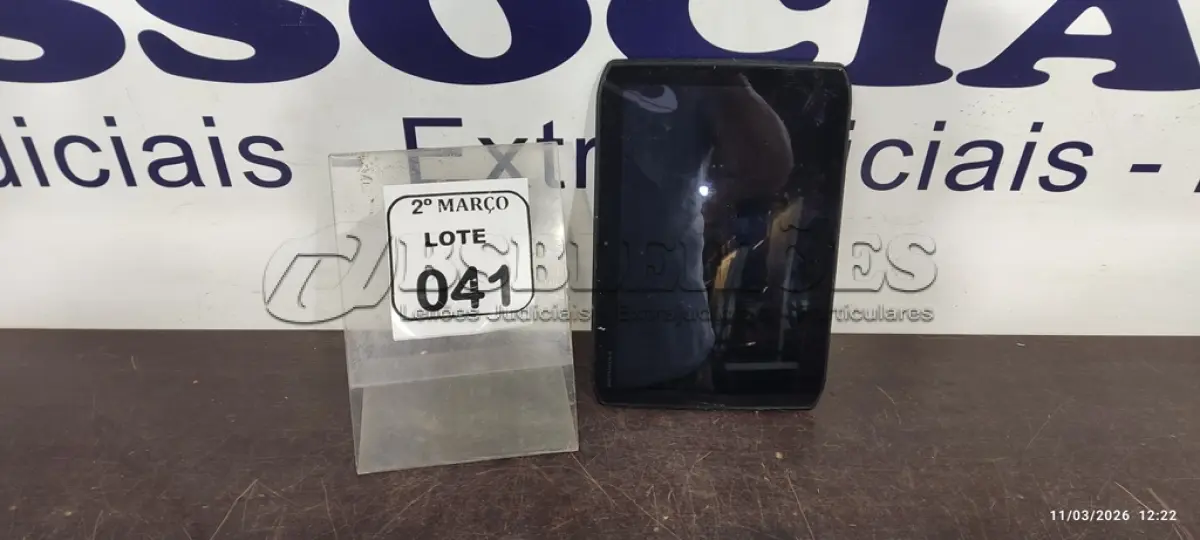 LOTE 041 - 01 TABLET MARCA MOTOROLA. (NO ESTADO) ATENÇÃO! FAZER A VISITAÇÃO ANTES DE ARREMATAR, NÃO SABEMOS SE FUNCIONA, LEILÃO NÃO TEM GARANTIA E NEM DEVOLUÇÃO, SUJEITO A POSSÍVEIS AVARIAS VISÍVEIS/OCULTAS E/OU AUSÊNCIA DE COMPONENTES.