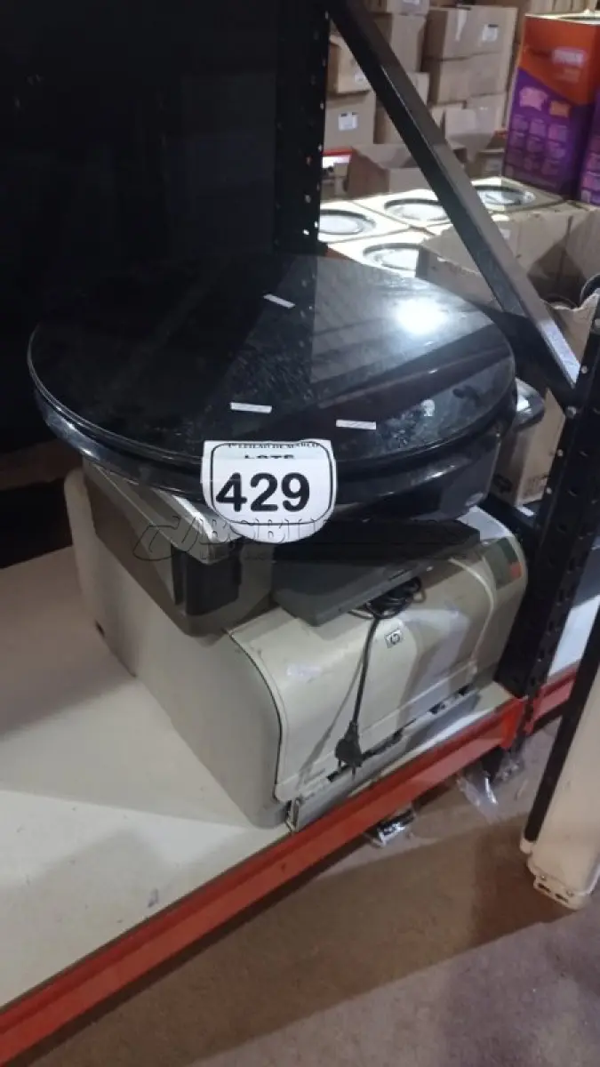 LOTE 429 - 02 IMPRESSORAS MARCA HP E EPSON E 02 TAMPOS DE MESAS PEQUENAS EM MADEIRA. (NO ESTADO) ATENÇÃO! FAZER A VISITAÇÃO ANTES DE ARREMATAR, NÃO SABEMOS SE FUNCIONA, LEILÃO NÃO TEM GARANTIA E NEM DEVOLUÇÃO, SUJEITO A POSSÍVEIS AVARIAS VISÍVEIS/OCULTAS E/OU AUSÊNCIA DE COMPONENTES.