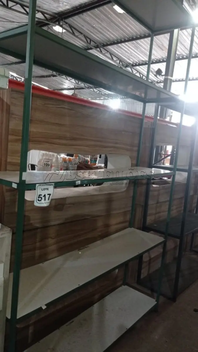 LOTE 517 - 01 ESTANTE DE FERRO DE 1,60X2,56M. (NO ESTADO) ATENÇÃO! FAZER A VISITAÇÃO ANTES DE ARREMATAR, NÃO SABEMOS SE FUNCIONA, LEILÃO NÃO TEM GARANTIA E NEM DEVOLUÇÃO, SUJEITO A POSSÍVEIS AVARIAS VISÍVEIS/OCULTAS E/OU AUSÊNCIA DE COMPONENTES.