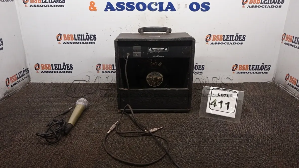 LOTE 411 - 01 CUBO AMPLIFICADOR PARA GUITARRA MODELO GT150 MARCA SHELDON. (NO ESTADO) ATENÇÃO! FAZER A VISITAÇÃO ANTES DE ARREMATAR, NÃO SABEMOS SE FUNCIONA, LEILÃO NÃO TEM GARANTIA E NEM DEVOLUÇÃO, SUJEITO A POSSÍVEIS AVARIAS VISÍVEIS/OCULTAS E/OU AUSÊNCIA DE COMPONENTES.