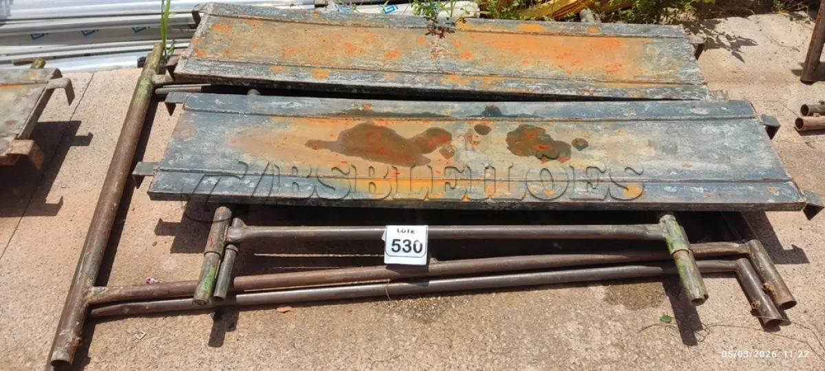 LOTE 530 - 02 PEÇAS DE ANDAIME DE 1X1,5M, 02 PEÇAS DE ANDAIME DE 1X1M E 02 PISOS METÁLICOS DE 1,5M. (NO ESTADO) ATENÇÃO! FAZER A VISITAÇÃO ANTES DE ARREMATAR, NÃO SABEMOS SE FUNCIONA, LEILÃO NÃO TEM GARANTIA E NEM DEVOLUÇÃO, SUJEITO A POSSÍVEIS AVARIAS VISÍVEIS/OCULTAS E/OU AUSÊNCIA DE COMPONENTES.
