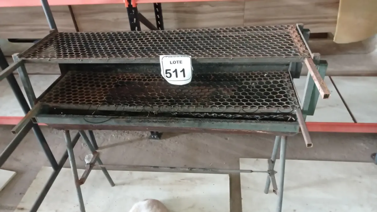 LOTE 511 - 01 CHURRASQUEIRA DUPLA. (NO ESTADO) ATENÇÃO! FAZER A VISITAÇÃO ANTES DE ARREMATAR, NÃO SABEMOS SE FUNCIONA, LEILÃO NÃO TEM GARANTIA E NEM DEVOLUÇÃO, SUJEITO A POSSÍVEIS AVARIAS VISÍVEIS/OCULTAS E/OU AUSÊNCIA DE COMPONENTES.