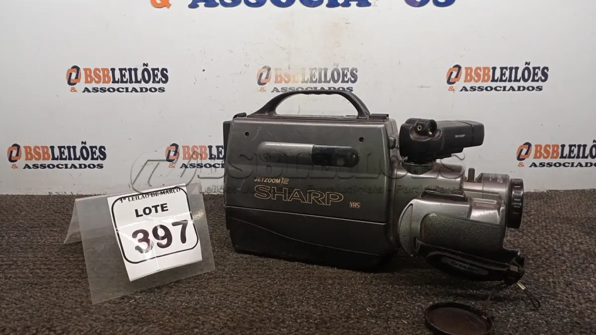 LOTE 397 - 01 FILMADORA ANTIGA MODELO JETZOOM12 MARCA SHARP. (NO ESTADO) ATENÇÃO! FAZER A VISITAÇÃO ANTES DE ARREMATAR, NÃO SABEMOS SE FUNCIONA, LEILÃO NÃO TEM GARANTIA E NEM DEVOLUÇÃO, SUJEITO A POSSÍVEIS AVARIAS VISÍVEIS/OCULTAS E/OU AUSÊNCIA DE COMPONENTES.