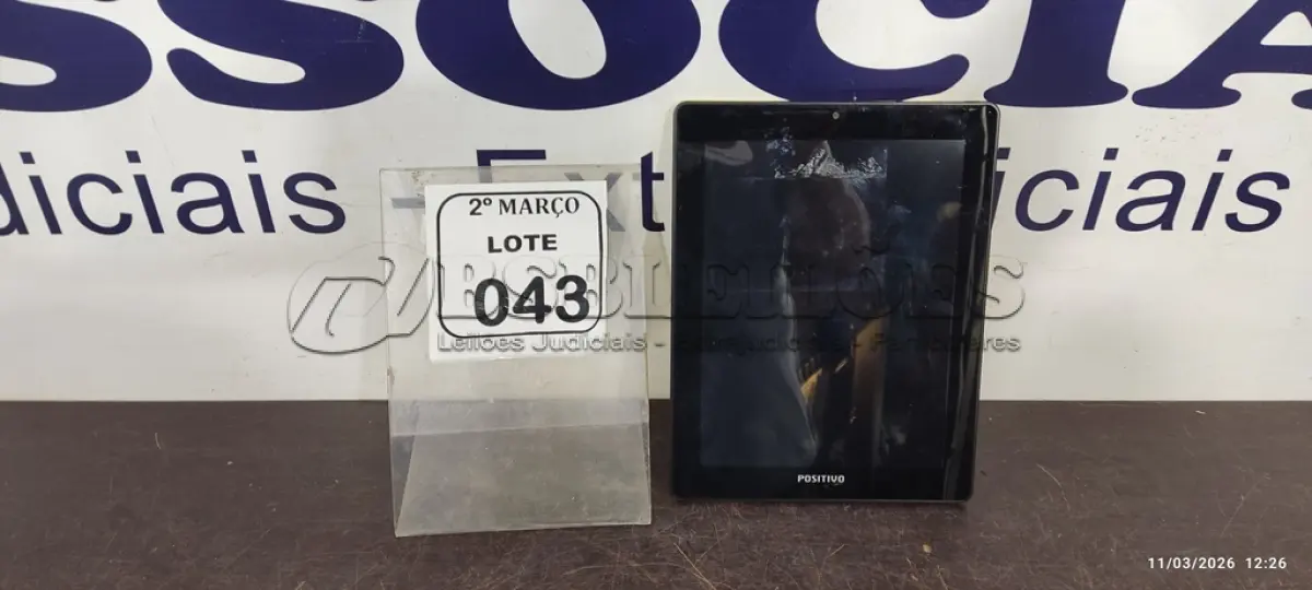 LOTE 043 - 01 TABLET MARCA POSITIVO. (NO ESTADO) ATENÇÃO! FAZER A VISITAÇÃO ANTES DE ARREMATAR, NÃO SABEMOS SE FUNCIONA, LEILÃO NÃO TEM GARANTIA E NEM DEVOLUÇÃO, SUJEITO A POSSÍVEIS AVARIAS VISÍVEIS/OCULTAS E/OU AUSÊNCIA DE COMPONENTES.