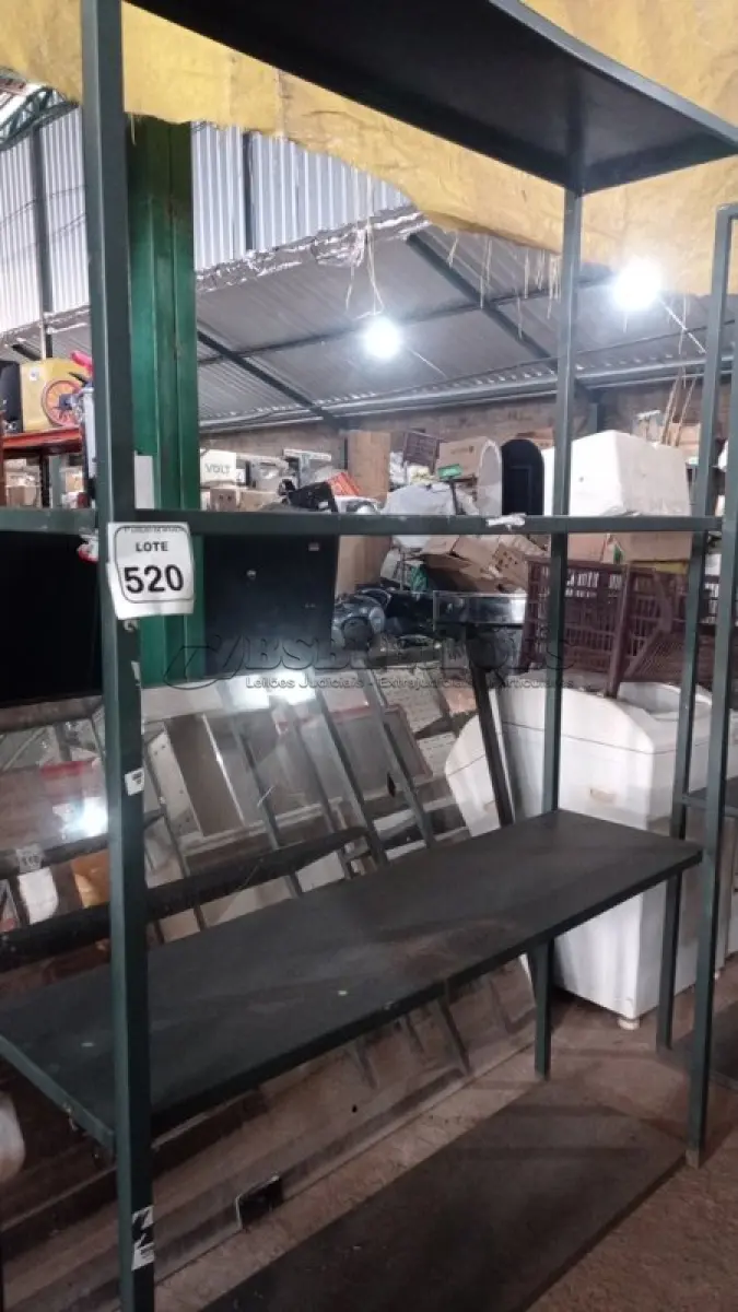 LOTE 520 - 01 ESTANTE DE FERRO DE 1,50X2,26M. (NO ESTADO) ATENÇÃO! FAZER A VISITAÇÃO ANTES DE ARREMATAR, NÃO SABEMOS SE FUNCIONA, LEILÃO NÃO TEM GARANTIA E NEM DEVOLUÇÃO, SUJEITO A POSSÍVEIS AVARIAS VISÍVEIS/OCULTAS E/OU AUSÊNCIA DE COMPONENTES.