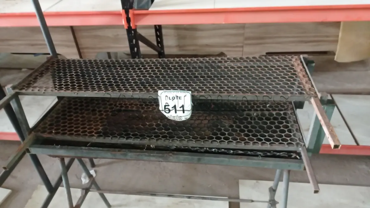 LOTE 511 - 01 CHURRASQUEIRA DUPLA. (NO ESTADO) ATENÇÃO! FAZER A VISITAÇÃO ANTES DE ARREMATAR, NÃO SABEMOS SE FUNCIONA, LEILÃO NÃO TEM GARANTIA E NEM DEVOLUÇÃO, SUJEITO A POSSÍVEIS AVARIAS VISÍVEIS/OCULTAS E/OU AUSÊNCIA DE COMPONENTES.