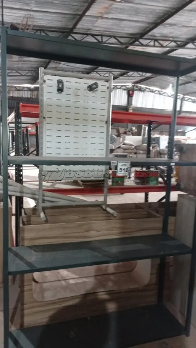 LOTE 518 - 01 ESTANTE DE FERRO DE 1,50X2,25M. (NO ESTADO) ATENÇÃO! FAZER A VISITAÇÃO ANTES DE ARREMATAR, NÃO SABEMOS SE FUNCIONA, LEILÃO NÃO TEM GARANTIA E NEM DEVOLUÇÃO, SUJEITO A POSSÍVEIS AVARIAS VISÍVEIS/OCULTAS E/OU AUSÊNCIA DE COMPONENTES.