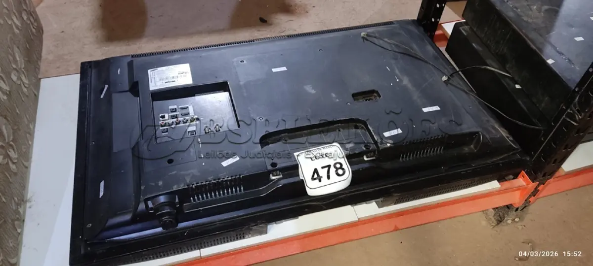 LOTE 478 - 01 TV LCD 40’’ MARCA SAMSUNG E 01 TV LCD 42’’ MARCA AOC. (NO ESTADO) ATENÇÃO! FAZER A VISITAÇÃO ANTES DE ARREMATAR, NÃO SABEMOS SE FUNCIONA, LEILÃO NÃO TEM GARANTIA E NEM DEVOLUÇÃO, SUJEITO A POSSÍVEIS AVARIAS VISÍVEIS/OCULTAS E/OU AUSÊNCIA DE COMPONENTES.