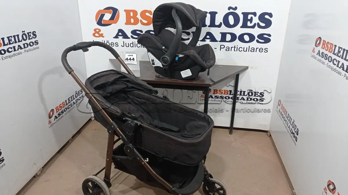 LOTE 444 - 01 CARRINHO DE BEBÊ. (NO ESTADO) ATENÇÃO! FAZER A VISITAÇÃO ANTES DE ARREMATAR, NÃO SABEMOS SE FUNCIONA, LEILÃO NÃO TEM GARANTIA E NEM DEVOLUÇÃO, SUJEITO A POSSÍVEIS AVARIAS VISÍVEIS/OCULTAS E/OU AUSÊNCIA DE COMPONENTES.