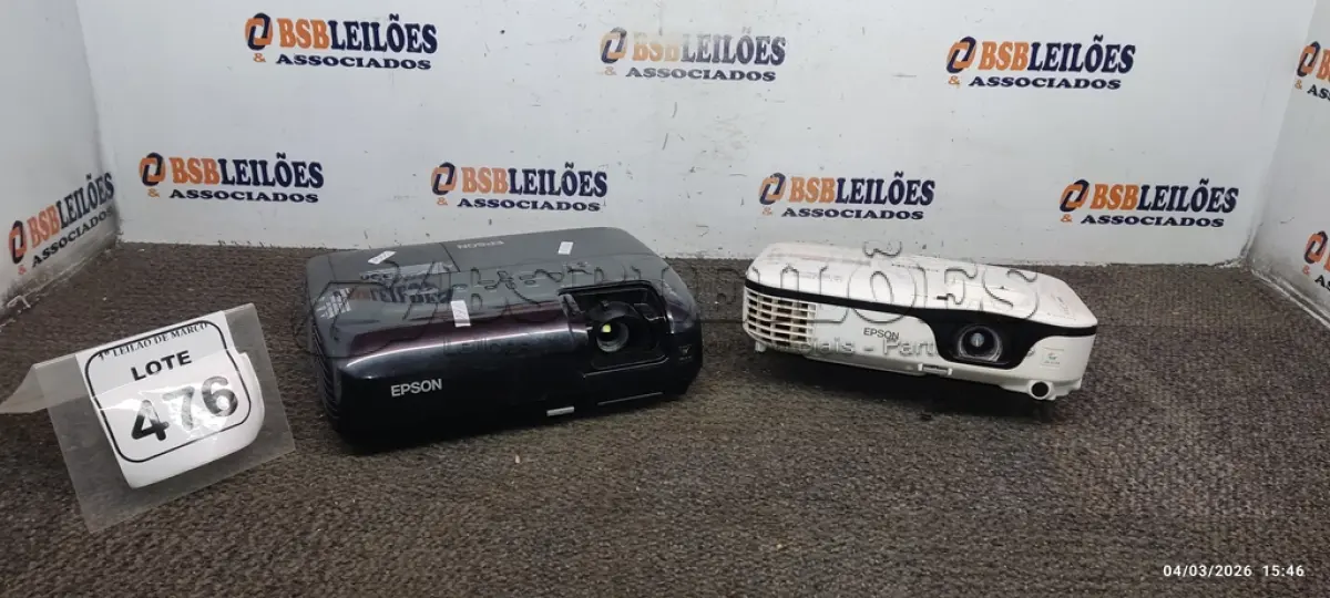 LOTE 476 - 02 PROJETORES MARCA EPSON. (NO ESTADO) ATENÇÃO! FAZER A VISITAÇÃO ANTES DE ARREMATAR, NÃO SABEMOS SE FUNCIONA, LEILÃO NÃO TEM GARANTIA E NEM DEVOLUÇÃO, SUJEITO A POSSÍVEIS AVARIAS VISÍVEIS/OCULTAS E/OU AUSÊNCIA DE COMPONENTES.