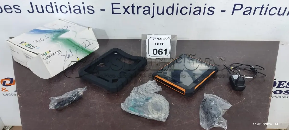 LOTE 061 - 01 TABLET MODELO QAV 801 8GB MARCA TABRA. (NO ESTADO) ATENÇÃO! FAZER A VISITAÇÃO ANTES DE ARREMATAR, NÃO SABEMOS SE FUNCIONA, LEILÃO NÃO TEM GARANTIA E NEM DEVOLUÇÃO, SUJEITO A POSSÍVEIS AVARIAS VISÍVEIS/OCULTAS E/OU AUSÊNCIA DE COMPONENTES.