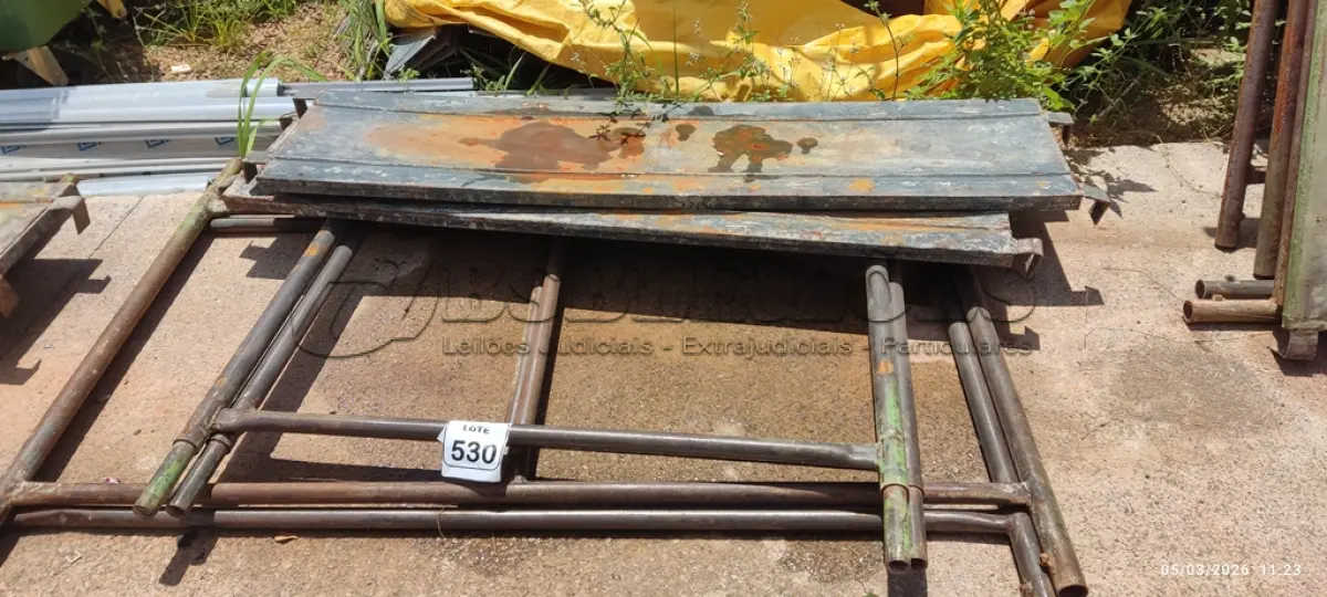 LOTE 530 - 02 PEÇAS DE ANDAIME DE 1X1,5M, 02 PEÇAS DE ANDAIME DE 1X1M E 02 PISOS METÁLICOS DE 1,5M. (NO ESTADO) ATENÇÃO! FAZER A VISITAÇÃO ANTES DE ARREMATAR, NÃO SABEMOS SE FUNCIONA, LEILÃO NÃO TEM GARANTIA E NEM DEVOLUÇÃO, SUJEITO A POSSÍVEIS AVARIAS VISÍVEIS/OCULTAS E/OU AUSÊNCIA DE COMPONENTES.