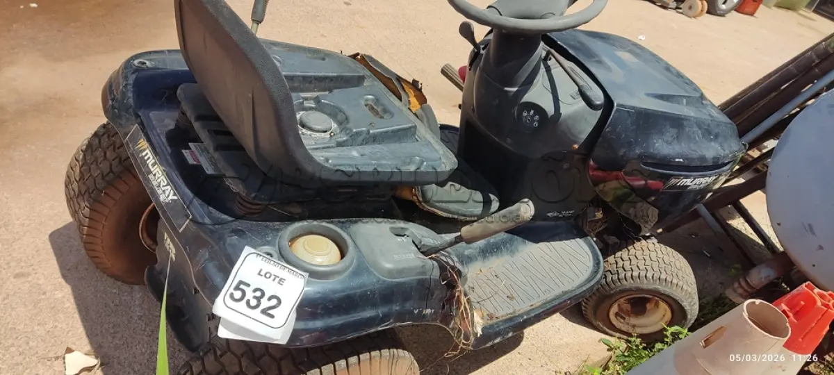LOTE 532 - 01 TRATOR CORTADOR DE GRAMA MARCA MURRAY. (NO ESTADO) ATENÇÃO! FAZER A VISITAÇÃO ANTES DE ARREMATAR, NÃO SABEMOS SE FUNCIONA, LEILÃO NÃO TEM GARANTIA E NEM DEVOLUÇÃO, SUJEITO A POSSÍVEIS AVARIAS VISÍVEIS/OCULTAS E/OU AUSÊNCIA DE COMPONENTES.