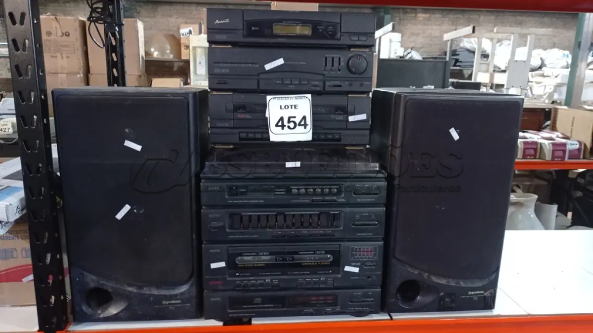 LOTE 454 - 01 APARELHO DE SOM 3X1 MARCA SANYO, 01 APARELHO DE SOM MARCA AVANTI E 02 CAIXAS DE SOM MARCA GRADIENTE. (NO ESTADO) ATENÇÃO! FAZER A VISITAÇÃO ANTES DE ARREMATAR, NÃO SABEMOS SE FUNCIONA, LEILÃO NÃO TEM GARANTIA E NEM DEVOLUÇÃO, SUJEITO A POSSÍVEIS AVARIAS VISÍVEIS/OCULTAS E/OU AUSÊNCIA DE COMPONENTES.