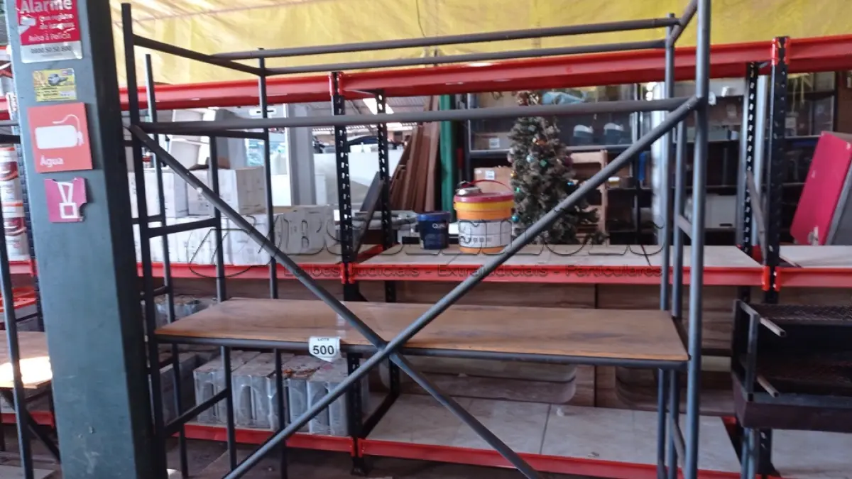 LOTE 500 - 01 ESTANTE DE FERRO. (NO ESTADO) ATENÇÃO! FAZER A VISITAÇÃO ANTES DE ARREMATAR, NÃO SABEMOS SE FUNCIONA, LEILÃO NÃO TEM GARANTIA E NEM DEVOLUÇÃO, SUJEITO A POSSÍVEIS AVARIAS VISÍVEIS/OCULTAS E/OU AUSÊNCIA DE COMPONENTES.