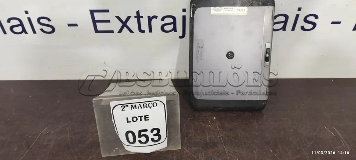 LOTE 053 - 01 TABLET MARCA MOTOROLA. (NO ESTADO) ATENÇÃO! FAZER A VISITAÇÃO ANTES DE ARREMATAR, NÃO SABEMOS SE FUNCIONA, LEILÃO NÃO TEM GARANTIA E NEM DEVOLUÇÃO, SUJEITO A POSSÍVEIS AVARIAS VISÍVEIS/OCULTAS E/OU AUSÊNCIA DE COMPONENTES.