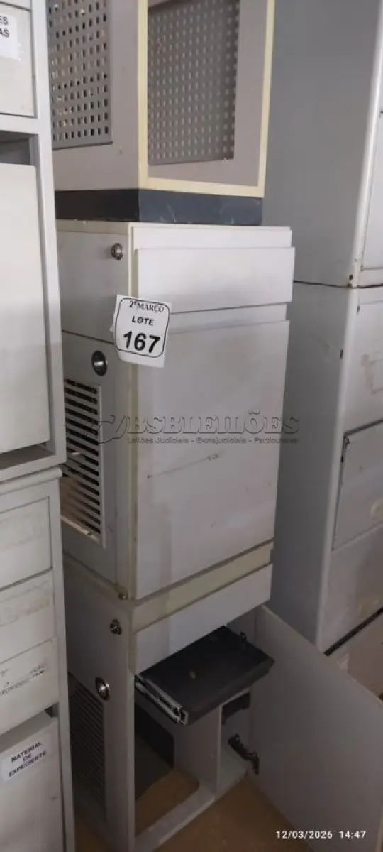 LOTE 167 - 03 ARMÁRIOS PARA CPU SENDO 02 COM 01 PORTA E 01 GAVETA. (NO ESTADO) ATENÇÃO! FAZER A VISITAÇÃO ANTES DE ARREMATAR, NÃO SABEMOS SE FUNCIONA, LEILÃO NÃO TEM GARANTIA E NEM DEVOLUÇÃO, SUJEITO A POSSÍVEIS AVARIAS VISÍVEIS/OCULTAS E/OU AUSÊNCIA DE COMPONENTES.