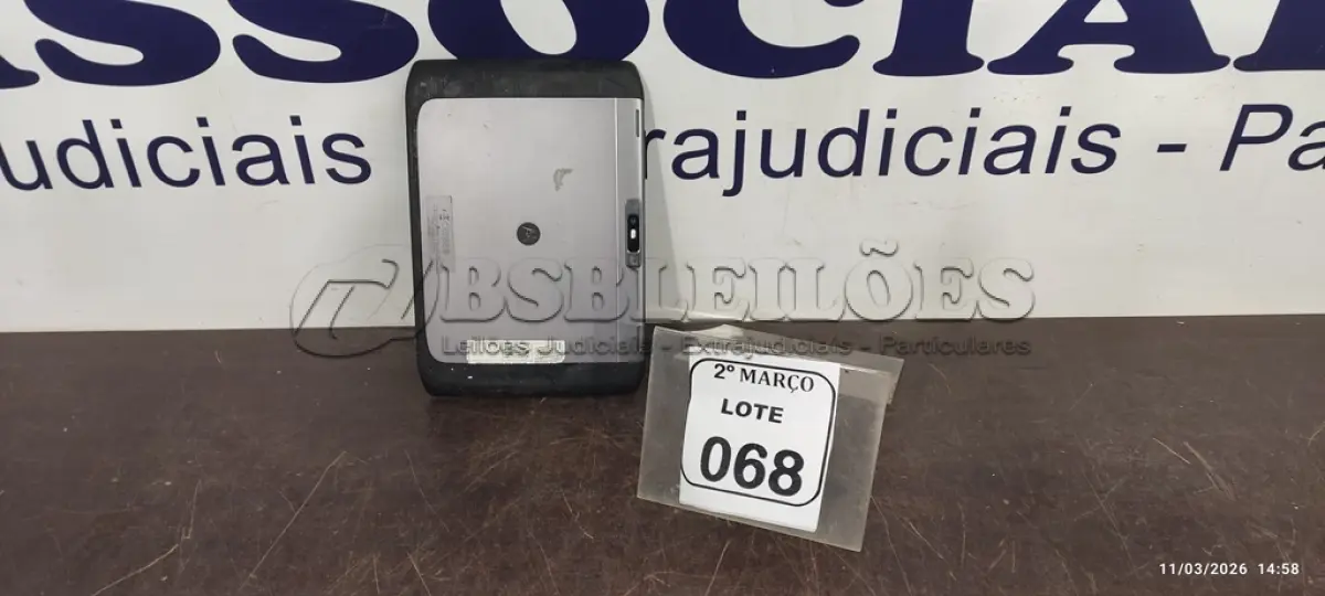 LOTE 068 - 01 TABLET MARCA MOTOROLA. (NO ESTADO) ATENÇÃO! FAZER A VISITAÇÃO ANTES DE ARREMATAR, NÃO SABEMOS SE FUNCIONA, LEILÃO NÃO TEM GARANTIA E NEM DEVOLUÇÃO, SUJEITO A POSSÍVEIS AVARIAS VISÍVEIS/OCULTAS E/OU AUSÊNCIA DE COMPONENTES.